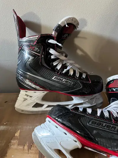Bauer X2.7 in good condition. Believed to be size 5 or 5.5 unable to read on tag. Good for 6.5 shoe...