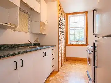 Downtown Orangeville 1 bedroom+den available December 1st 2025. On 2nd floor of well maintained Vict...