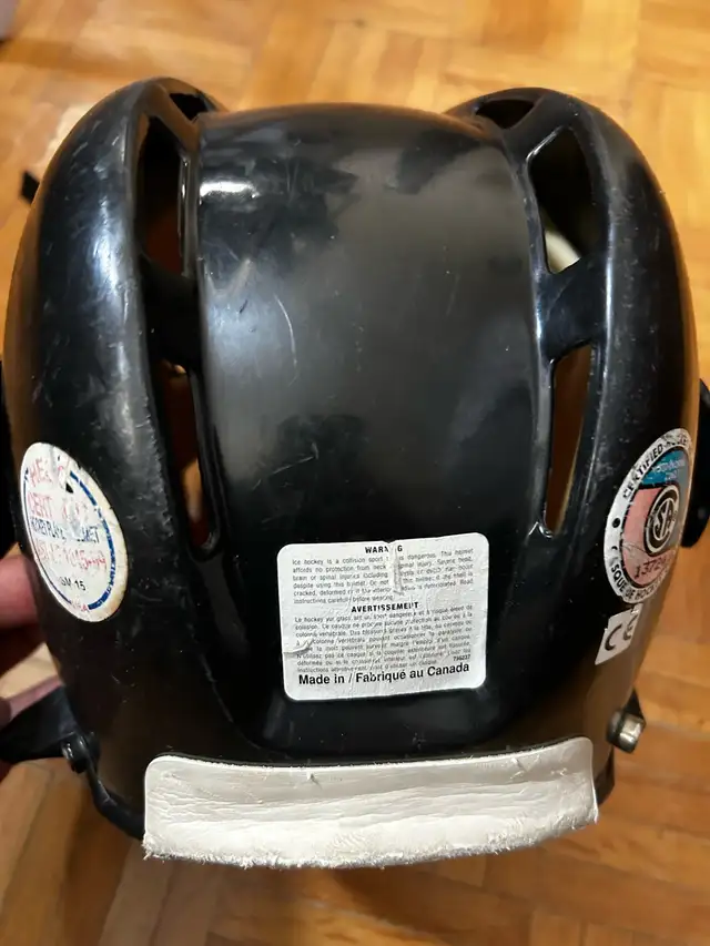 Kids Ice-skating hockey helmet  Size M (5-6 year old) in Skates & Blades in Mississauga / Peel Region - Image 3