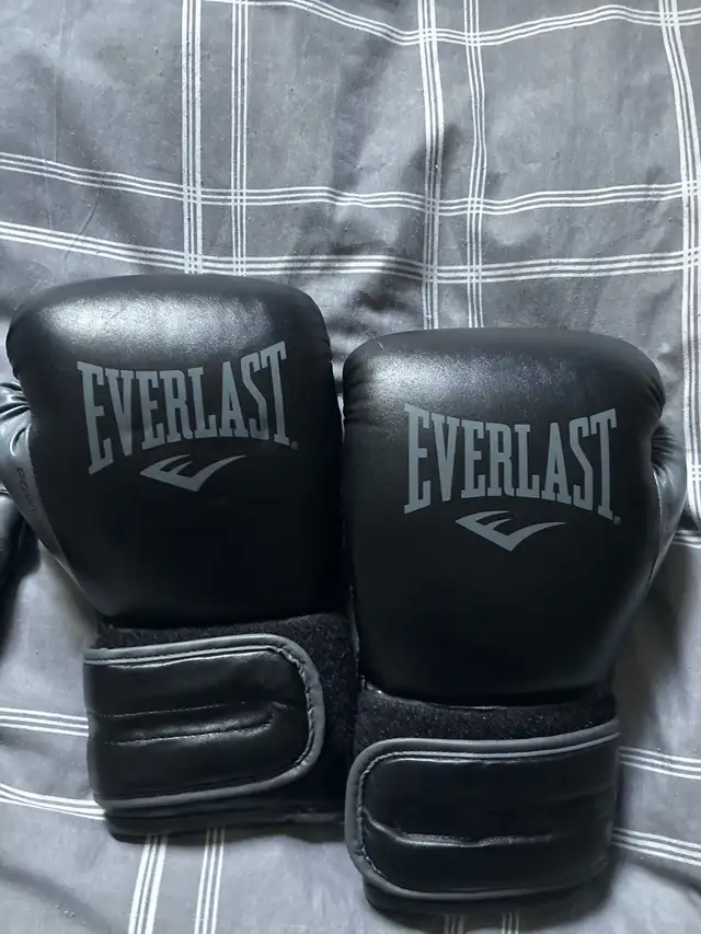 Everlast Boxing and MMA gloves in Other in Kingston - Image 7