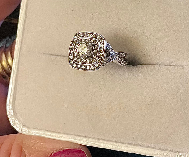 14k .73 VS diamond brilliant cut / VS diam. halo engagement ring in Jewellery & Watches in Cambridge - Image 4