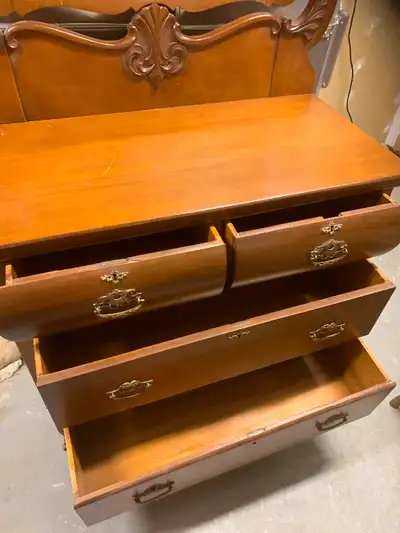 Vintage drawer dresser with removable mirror