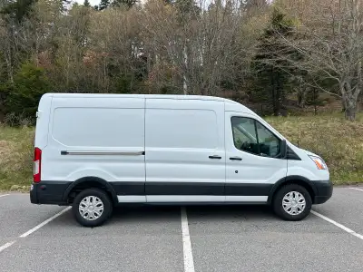 “ Financing & Commercial Leasing” 2019 Ford Transit 250 , Medium Roof , 148 Series , 6cyl (3.7 Ltr )...