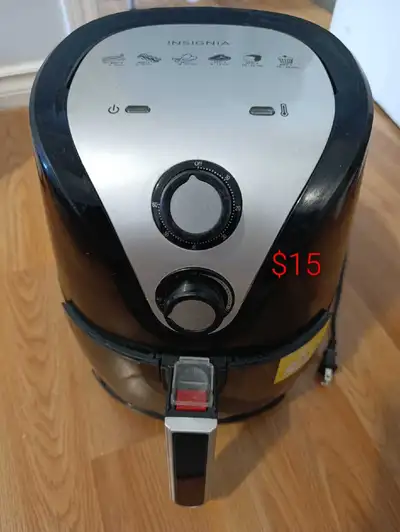 Insignia 3.2L Air Fryer , View more