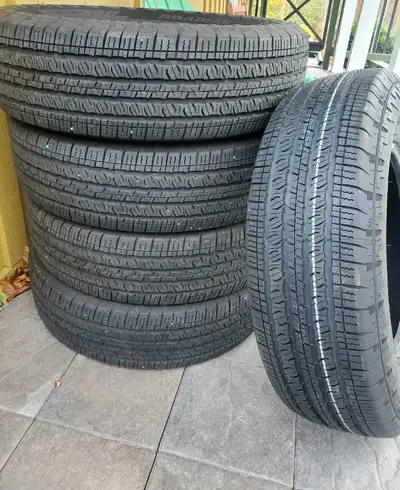 5 Nexen Roadian All Weather Tires 245/75/R17 9400kms on vehicle since new from Dealership (Jeep Wran...