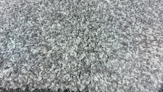 LARGE SUPERSOFT SHAG RUG (10' 6" x 7' 10") * NEAR NEW CONDITION in Rugs, Carpets & Runners in London - Image 3