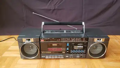 JVC PC-70C STEREO RADIO BOOMBOX WITH LINE IN AND PHONO, View more