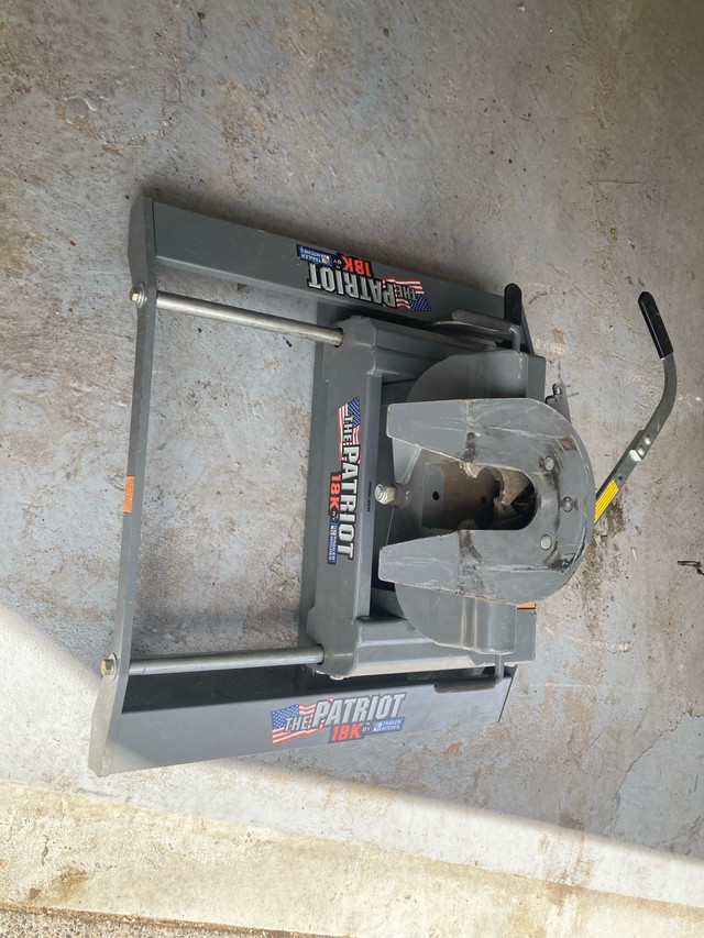 5th wheel hitch in Travel Trailers & Campers in Calgary