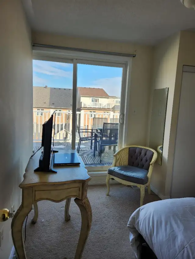 Beautiful Room for rent on 3rd floor - York U - Subway Line in Room Rentals & Roommates in City of Toronto - Image 2