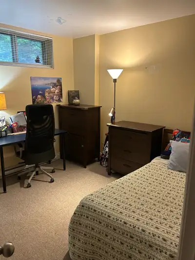 offering a room in a 5 1/2 appartment on 1st floor of an 8plex. the appartment is a split upper lowe...