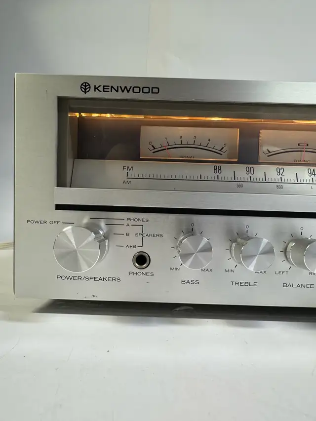Vintage Kenwood KR-4010 AM/FM Stereo Receiver Wooden Case  in Stereo Systems & Home Theatre in City of Toronto - Image 3