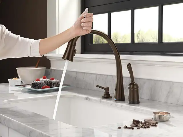 Delta Faucet Soap/Lotion Dispenser with 13oz Bottle Bronze in Bathwares in Oakville / Halton Region - Image 3
