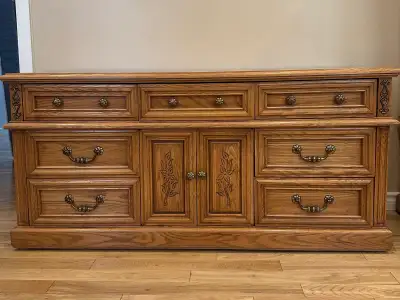 Beautiful Victoriaville Oak Wood Dresser (CAN DELIVER), View more