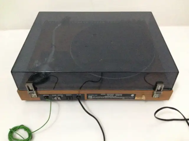 ADC Accutrac 4000 Turntable in Stereo Systems & Home Theatre in Mississauga / Peel Region - Image 11