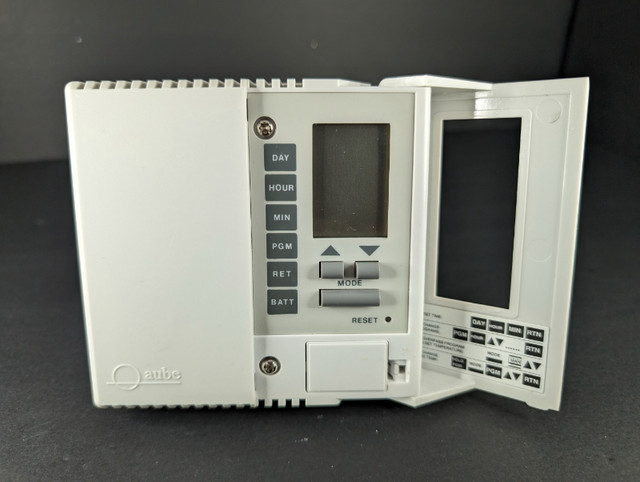 Cinq thermostats électroniques programmables Aube TH101A-40 dans Appareils électroniques  à Saguenay - Image 4