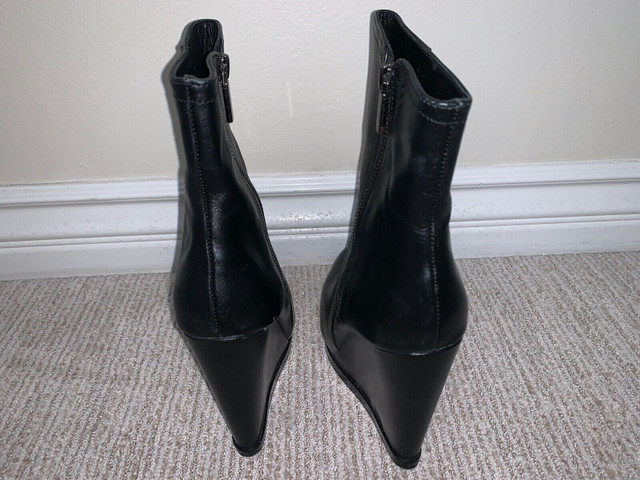 Bottes en cuir talon compensé / Leather ankle wedge boots dans Femmes - Chaussures  à Longueuil/Rive Sud - Image 3