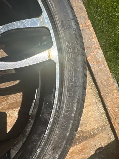 Two used BMW rims, one of them has a new tire on it. Rims are in good condition, no issues with them...
