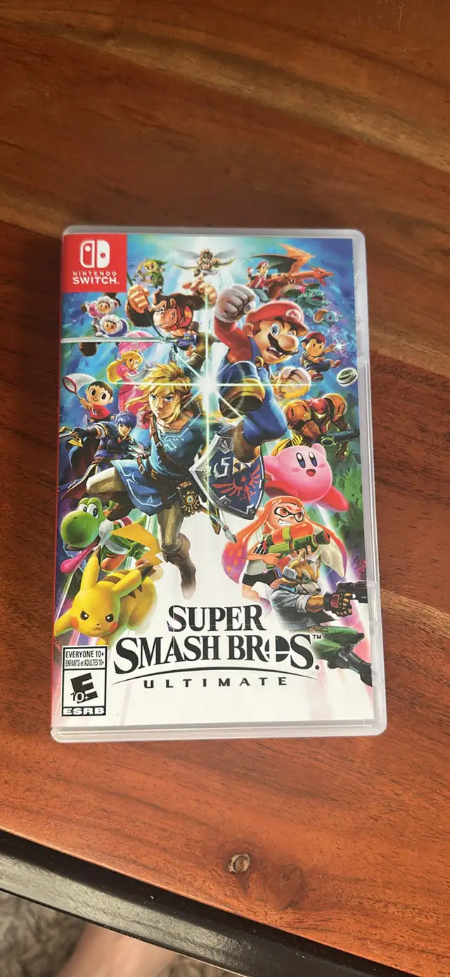 Nintendo switch OLED + 2 remotes + 2 games +case in Nintendo Switch in City of Montréal - Image 4