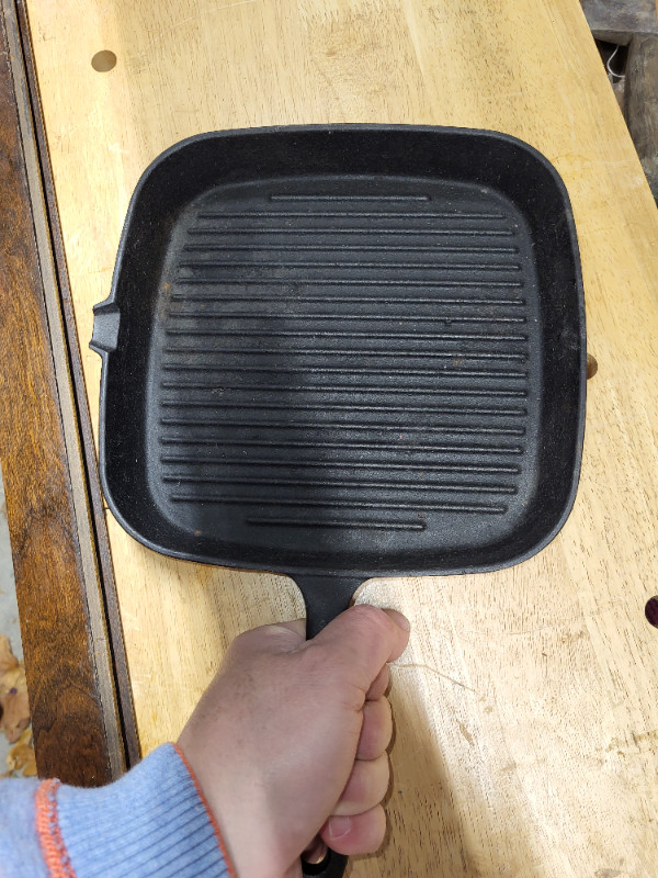 Vintage square grill pan in Kitchen & Dining Wares in Hamilton