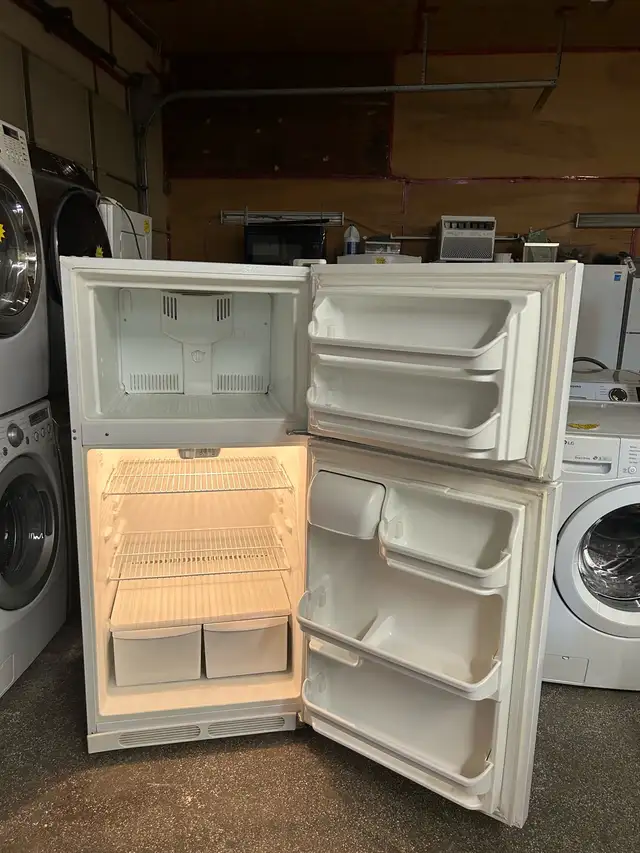 Frigidaire fridge works great no issues 30 days warranty. in Refrigerators in Kitchener / Waterloo - Image 3