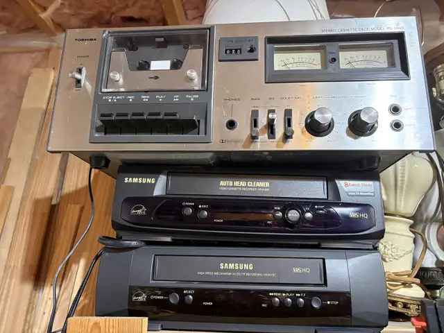 VINTAGE TOSHIBA STEREO CASSETTE… in General Electronics in Hamilton - Image 6