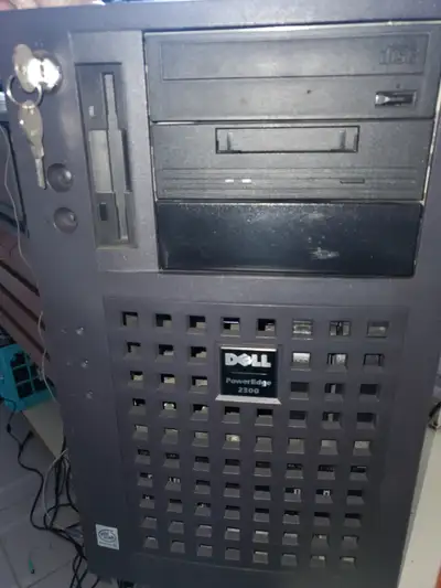 Dell PowerEdge 2300 2x PIII 600MHz Slot 1 CPUs 1GB Ram 2X 73GB SCSI HD Windows 2000 Server fresh ins...