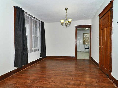 DANFORTH AND DONLANDS A GREAT HOUSE FOR RENT - May 1st in Room Rentals & Roommates in City of Toronto - Image 3