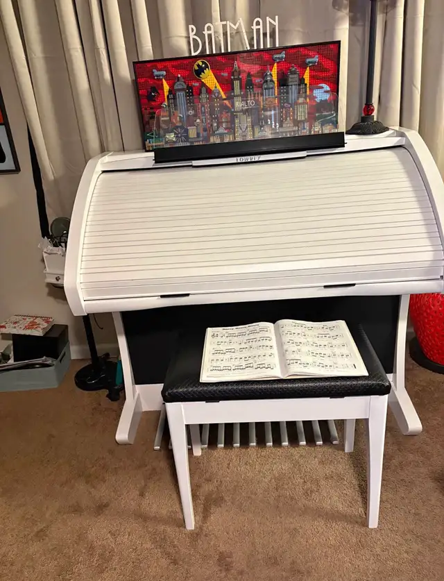 DÉJÀ VENDU …QUI SERA LE NOUVEAU PROPRIÉTAIRE DE CE BIJOUX? in Pianos & Keyboards in City of Montréal - Image 3