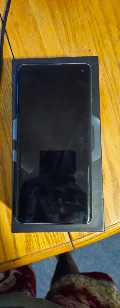 NO SCRATCHES OR NO CRAKCKS Very rarely used Samsung Galaxy S10 (blue) 128GB with 512GB memory card i...