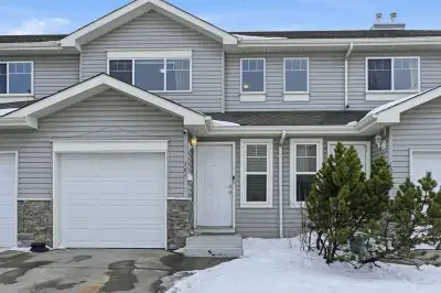 3 bedroom, 1.5 bathroom 2-storey townhouse available in the Ellerslie community. Approximately 1,250...