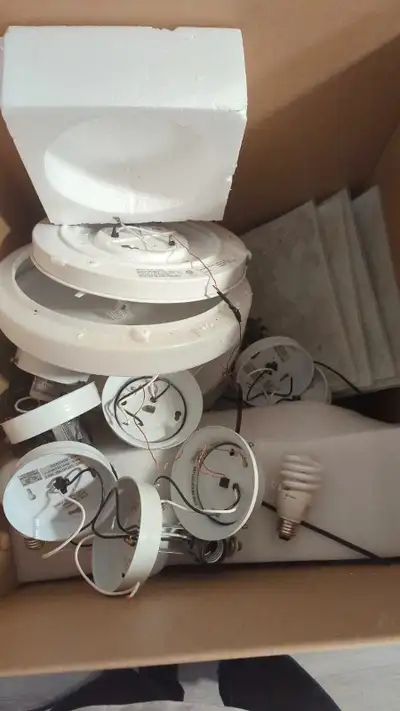 Free: Random light fixtures  ( Scarborough), View more