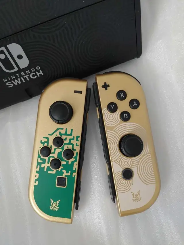 The Legend of Zelda Nintendo Switch OLED Special Edition in Nintendo Switch in Laval / North Shore - Image 6
