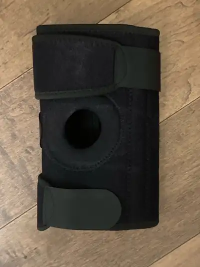 Brand new knee support brace with springs in each side. Adjustable to fit any size. (One size fits a...