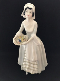 Royal Doulton figurine Sweet Violets HN3175 in mint condition