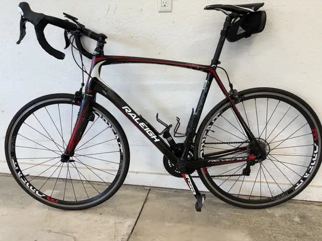 Raleigh Revenio Carbon2 - 60cm Road Bike in Road in Fredericton - Image 2