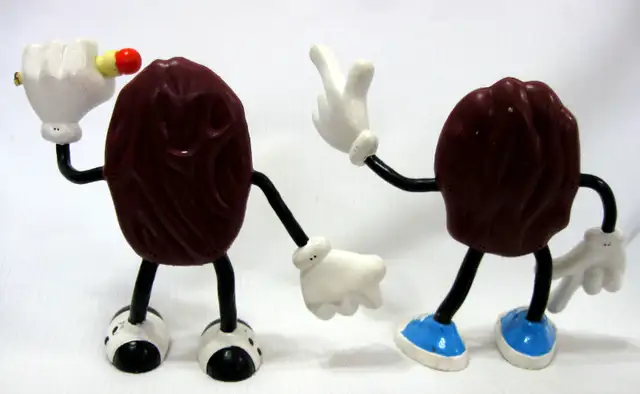 TROIS GROSSE  FIGURINES VINTAGE CALIFORNIA RAISINS LARGE FIGURES in Arts & Collectibles in West Island - Image 5