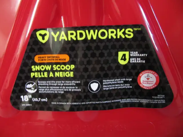Yard Works Snow Scoop Shovels Brand New Lightweight 2pc Lot in Outdoor Tools & Storage in Mississauga / Peel Region - Image 3