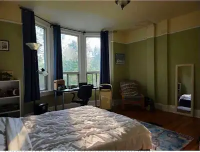 Available ASAP, serious inquiries only, available right away! DOWNTOWN TORONTO VERY BIG SPACIOUS ROO...