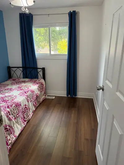 Room for rent, Intersection of Rossland and Wilson. Looking for female occupant. Sharing bathroom, d...