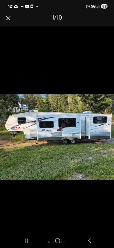 Spacious Puma 295KBH travel trailer for the whole family! Has an outdoor kitchen with a microwave, s...