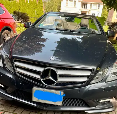 Feast your eyes on this stunning 2011 Mercedes-Benz E-Class convertible, a used gem with 52,400 km o...