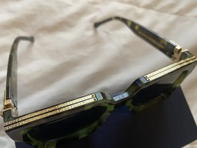 Louis Vuitton LV Sunglasses New in Multi-item in City of Toronto - Image 4