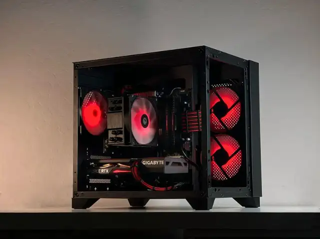 PC Gamer /Gaming PC - Nvidia GeForce RTX 3080 + AMD Ryzen 7 7700 in Desktop Computers in City of Montréal - Image 2