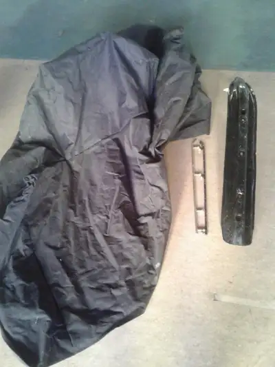 Snowmobile cover in very good condition and a new ski for a Yamaha Phazer or Ski Doo Ovation. may fi...