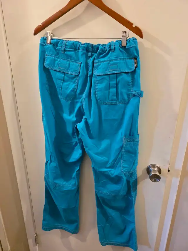 kio scrub pants  in Women's - Bottoms in Edmonton - Image 6
