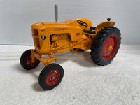 1/16 MINNEAPOLIS-MOLINE 445 GAS Farm Toy Tractor