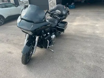 2016 Harley Road Glide Ultra, with only 24,871 km’s. Black in colour, LED lights, 103 HO liquid cool...