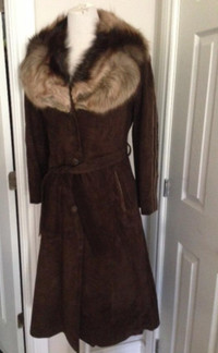 Women Suede leather Cost with fur collar size M made in Canada