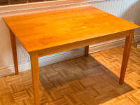 Table de cuisine en bois clair / PLATEAU MT-ROYAL