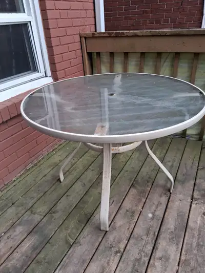 40 inch Round Outdoor Dining Table with Umbrella Hole.Sturdy steel frame for long term use. Seats 4...